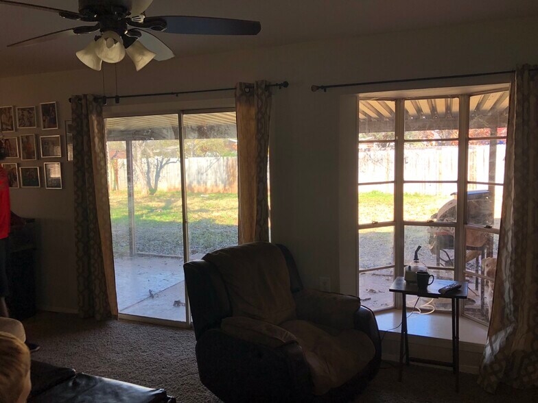 In living room looking into backyard - 2754 Yale