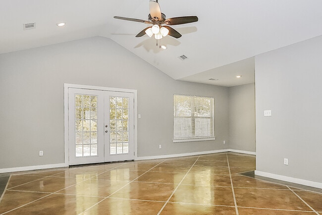 Building Photo - 3-Bedroom Haskell Home