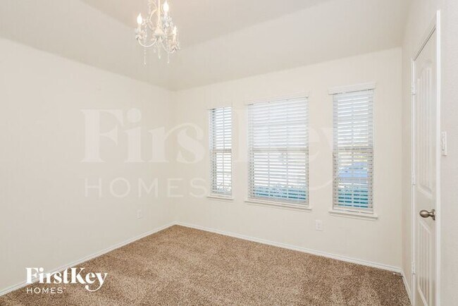 Building Photo - 529 Saguaro Dr