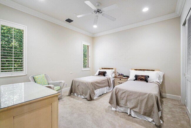 Building Photo - 1831 Sabal Palm Dr