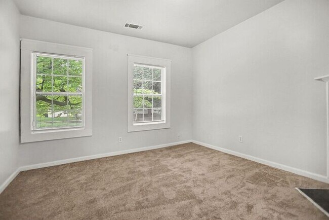 Building Photo - 3BR/2BA Gem Located in Historic West End!