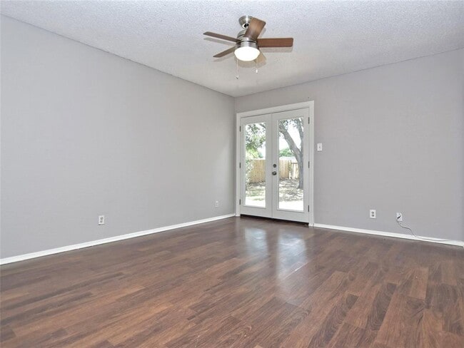 Building Photo - 813 Primrose Ln