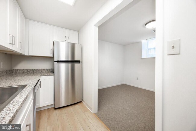 Building Photo - 3183 Main St.