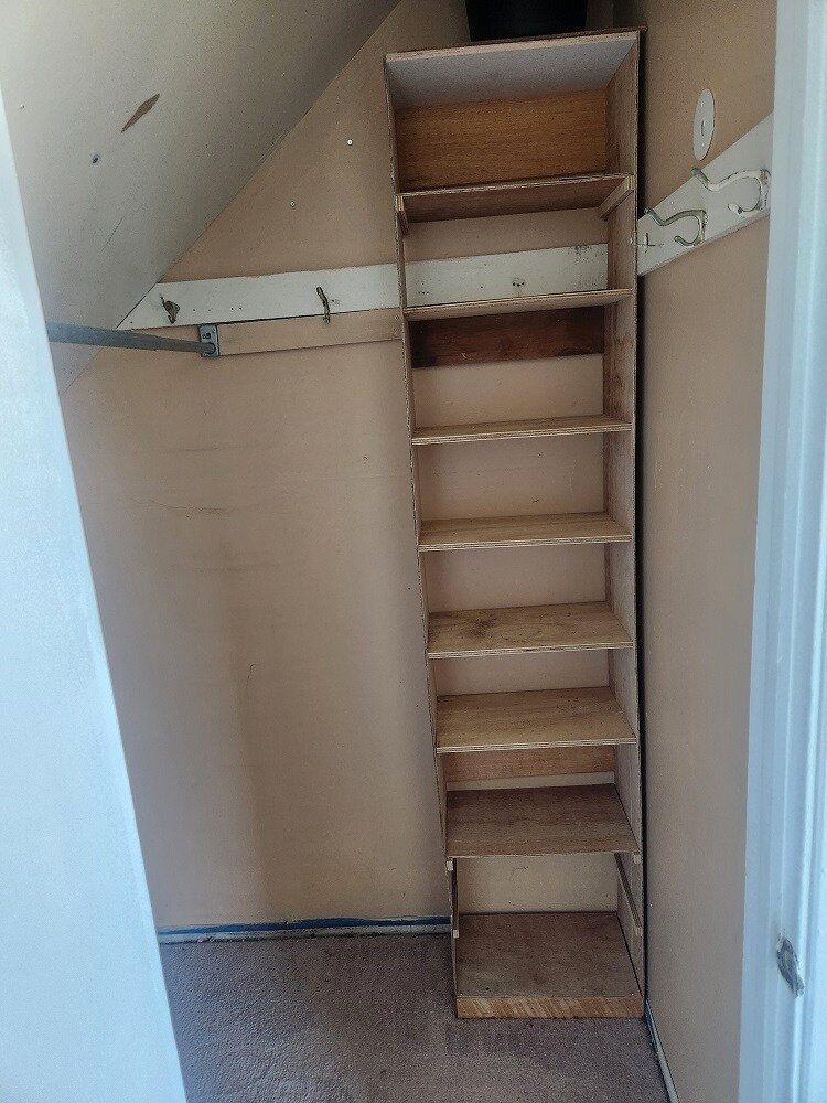 Walkin Closet - 1100 Vincent Rd