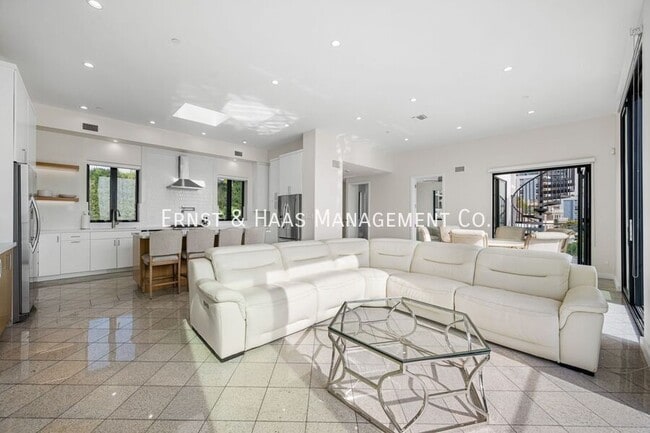 Building Photo - 1724 Bluff Pl