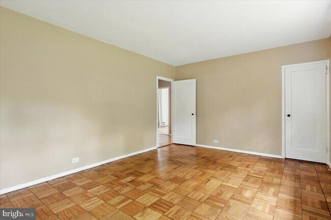 Building Photo - 1006 Valley Dr