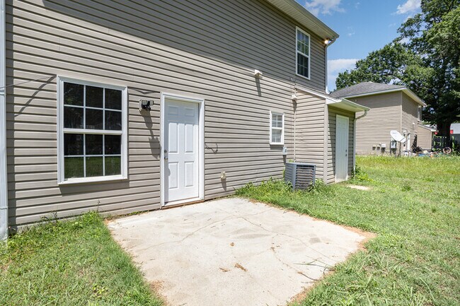 Building Photo - 4206 Wilson Ln