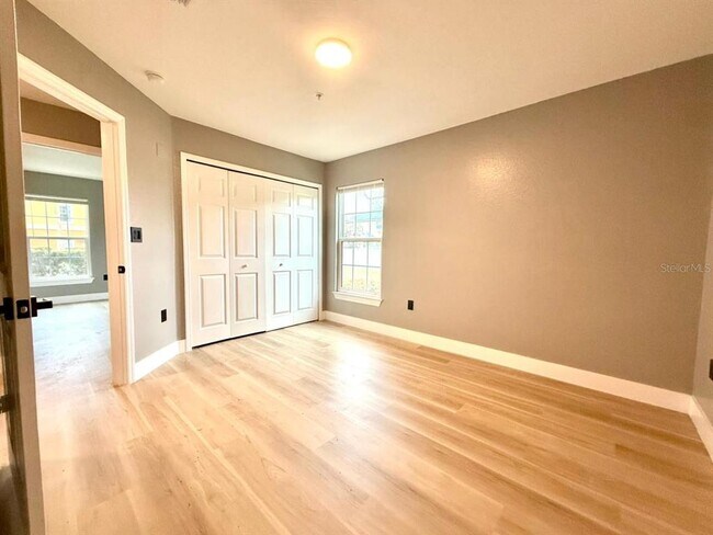 Building Photo - 5455 Vineland Rd