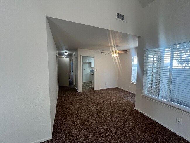 Building Photo - Floyd Ave - Duplex