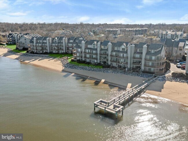 Building Photo - 7024 Channel Village Ct