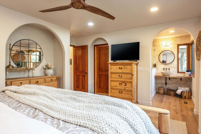 Building Photo - 43620 Washburn Dr