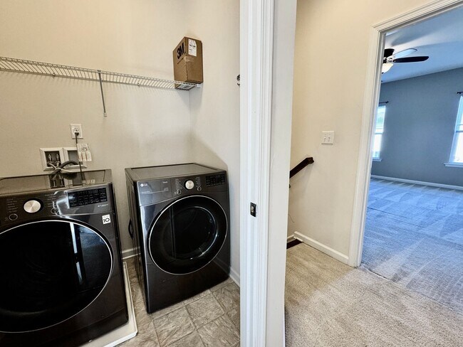 Building Photo - Available 07-08-26! Townhouse w/Garage - Pet Friendly - All Appliances Convey!