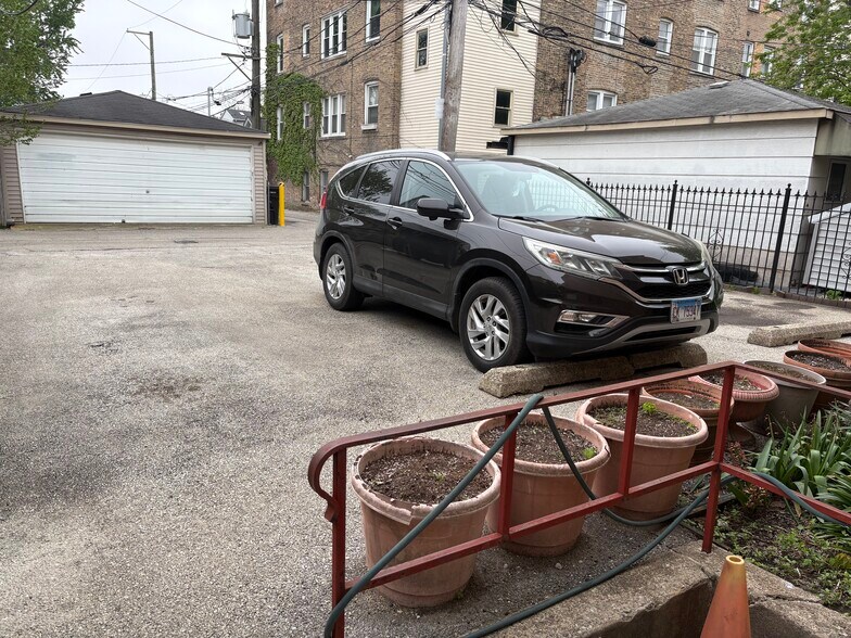 Building Photo - 2611 W Logan Blvd