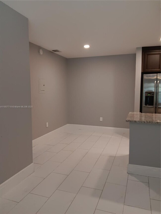 Building Photo - 6040 Shaker Wood Cir