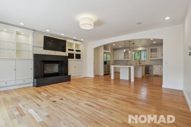 Building Photo - Stunning 5BR House in Denver