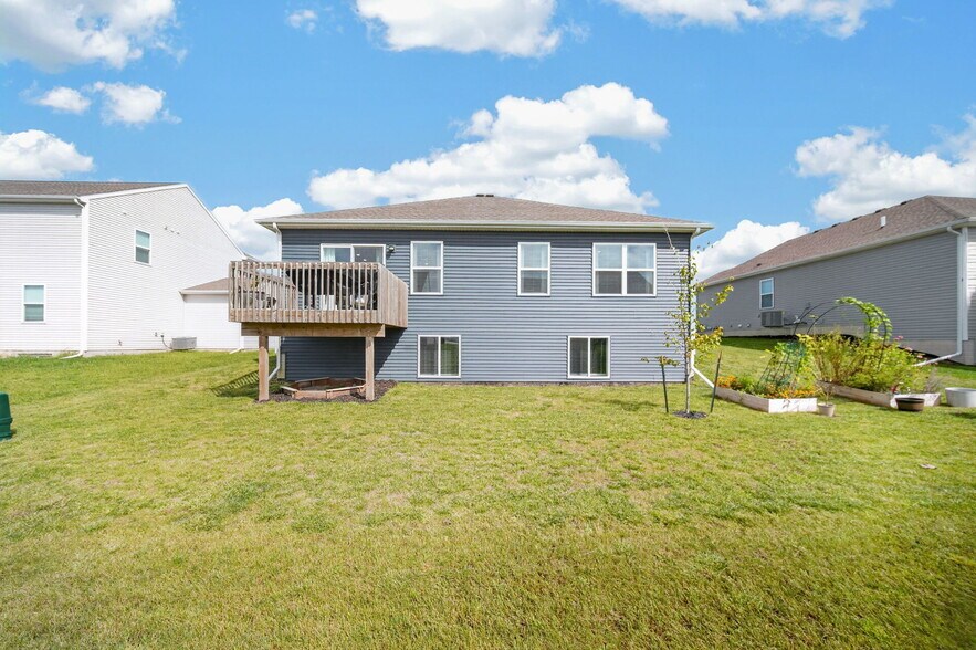 Building Photo - 1080 Bel Aire Ct