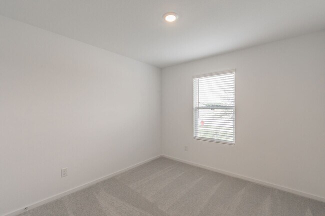 Building Photo - 3 bedroom 2 bath-brand new construction in...