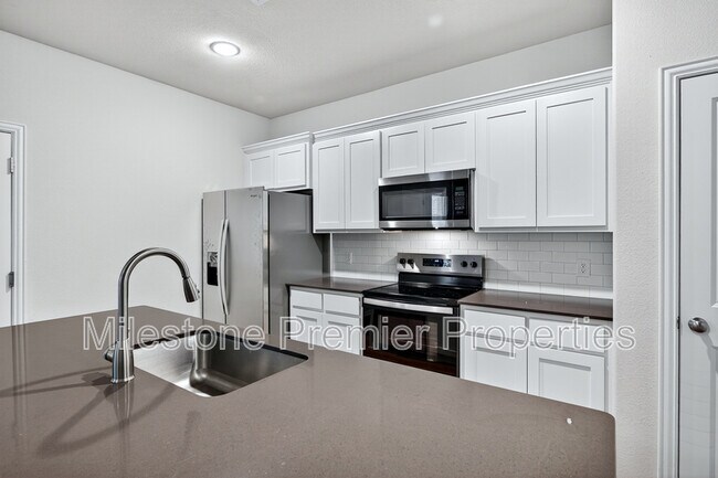 Building Photo - 2813 Peony Dr