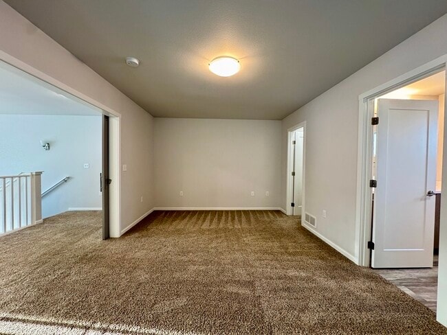 Building Photo - 6 E 12th Ave