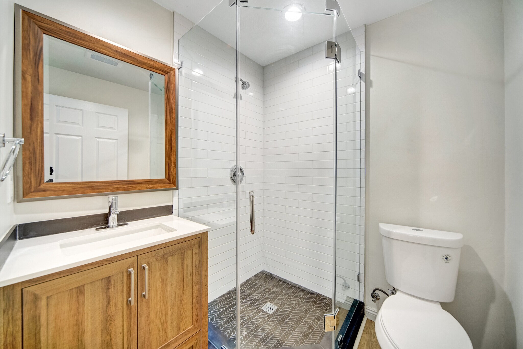 Building Photo - 7134 1/2 Yarmouth Ave