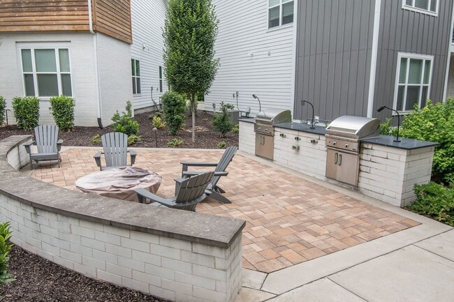 Building Photo - 2/2.5 - MODERN TOWNHOME IN THE NATIONS