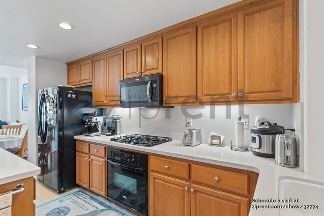 Building Photo - 929 Glen Valley Terrace