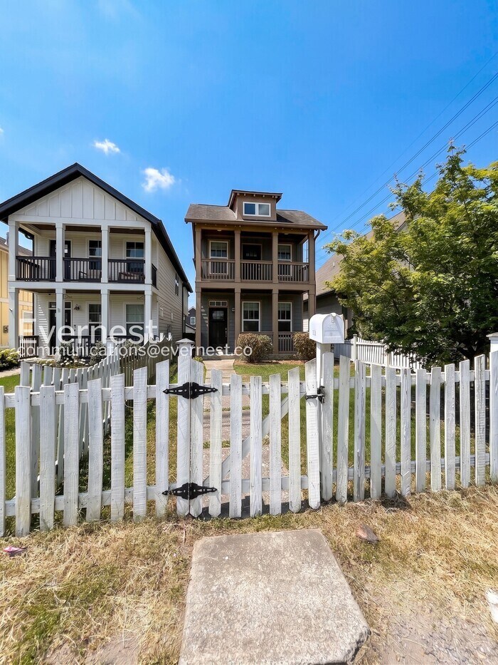 Building Photo - 6213B Louisiana Ave