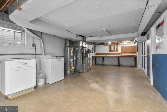 Building Photo - 5617 Knollwood Rd