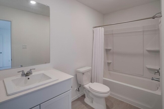 Building Photo - 321 Keefer