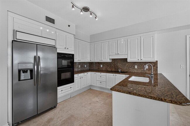 Building Photo - 3700 S Ocean Blvd