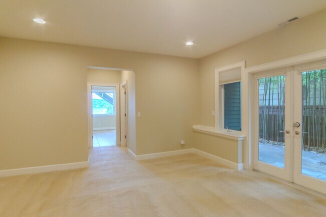 Building Photo - 4Bd/4Ba Seattle Home