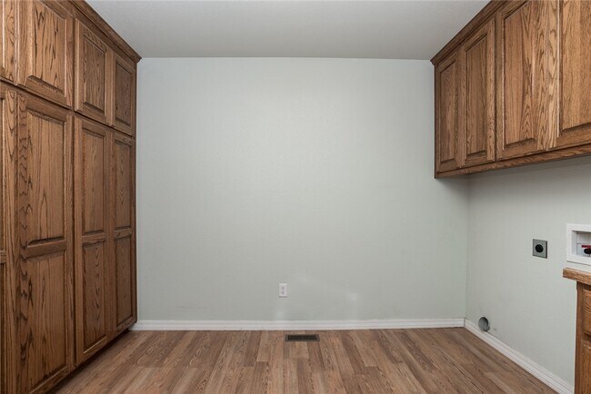 Building Photo - 5 Wreston Ln