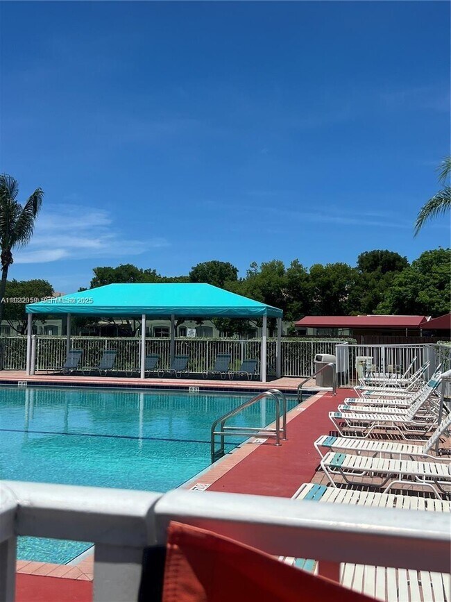 Building Photo - 2551 SE 16th Terrace