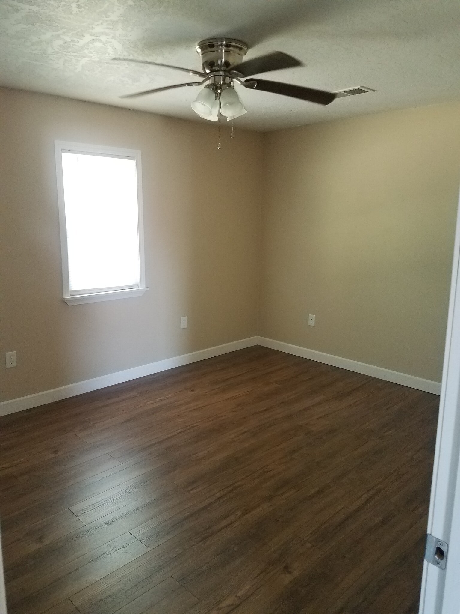 Master Bedroom - 157 Davis Ln