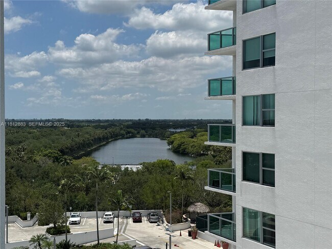 Building Photo - 2641 N Flamingo Rd