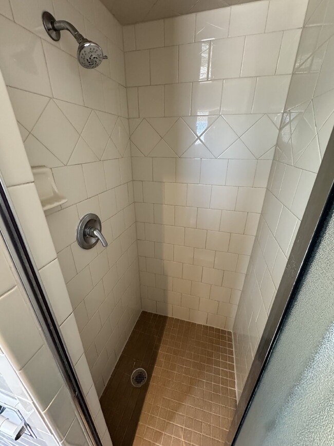 Building Photo - Stunning Like-New Home Located Near LCU!