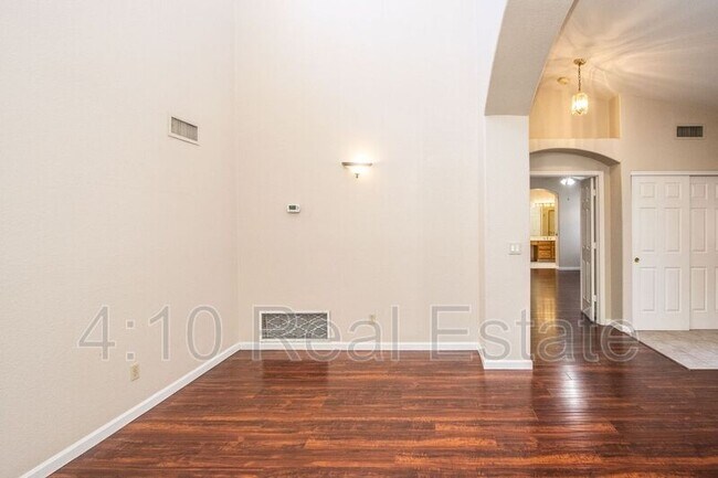 Building Photo - 16221 S 34th Way