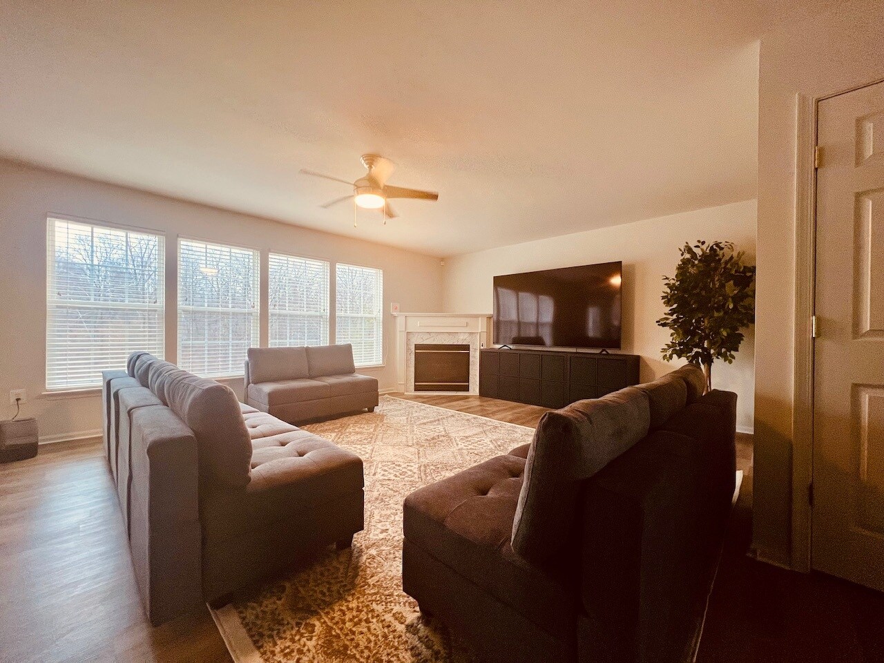 modular seating - 23 Webb Ct