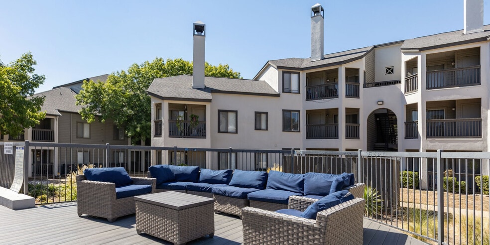 Building Photo - Wind Rush Apartments