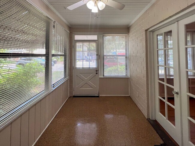 Building Photo - 2/2 House Walking Distance to Campus - Available Fall 2026! *Approved Application*