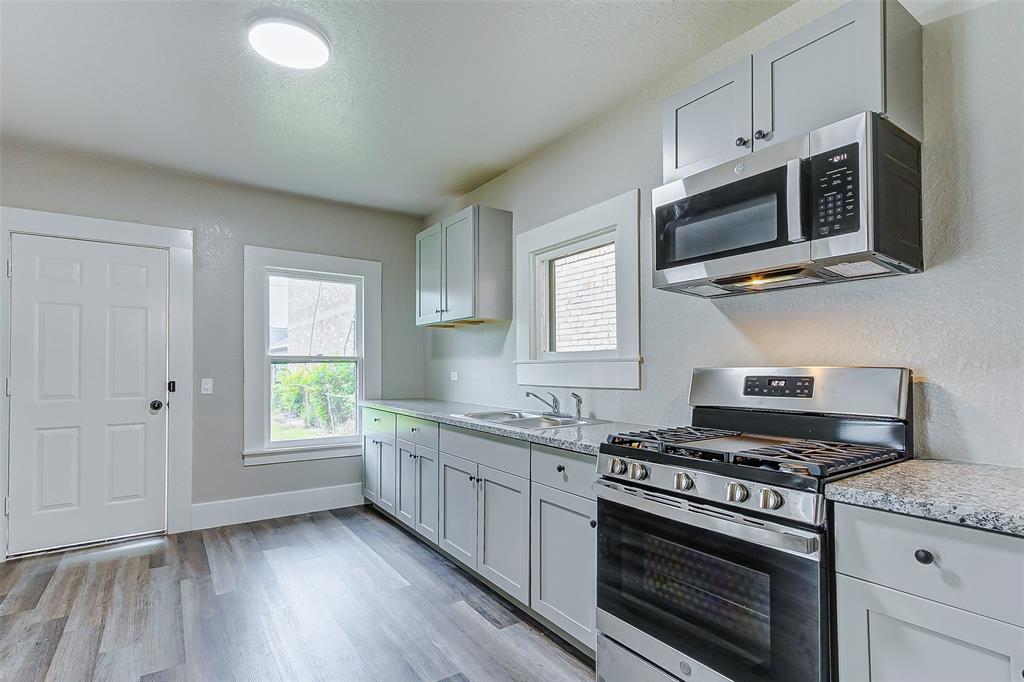 Building Photo - 406 Hahlo St