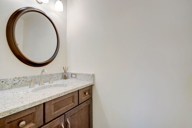 Building Photo - 3252 Cool Springs Ct