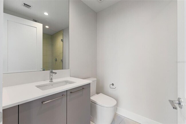 Building Photo - 275 1st Ave S