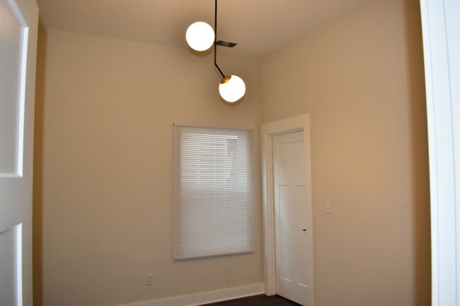 Building Photo - Renovated 3 Bedroom in Shelby Park close to Logan Street Market