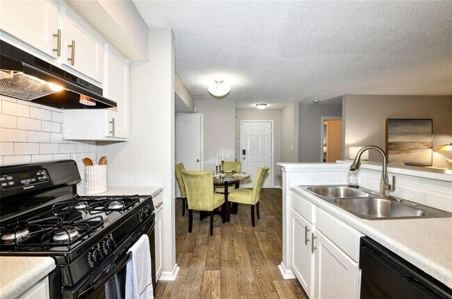 Primary Photo - 670 Thornton Rd