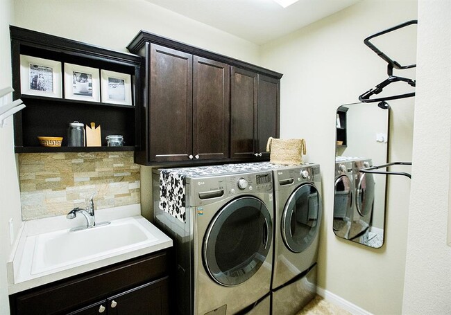 Building Photo - 25630 Foxrun Vista Dr