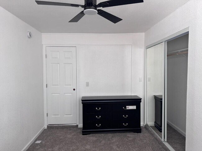 Primary Photo - 2445 Town Cir