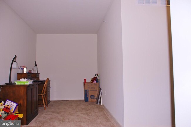 Building Photo - 2108 Hanford Way