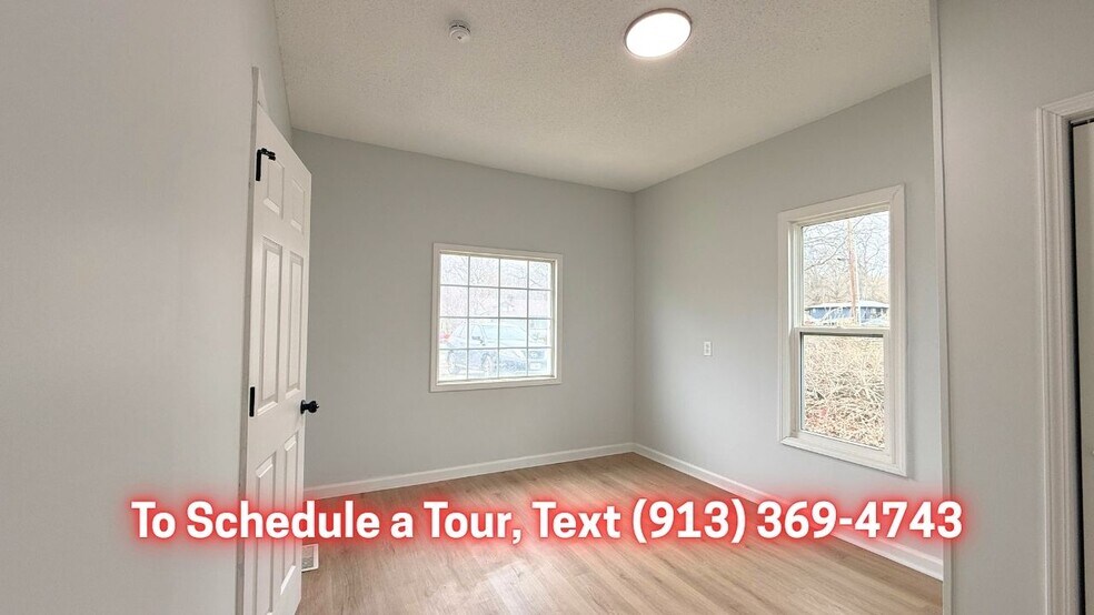 Building Photo - 913 S Main Rd