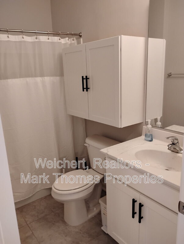 Building Photo - 1035 Manorhaven Dr